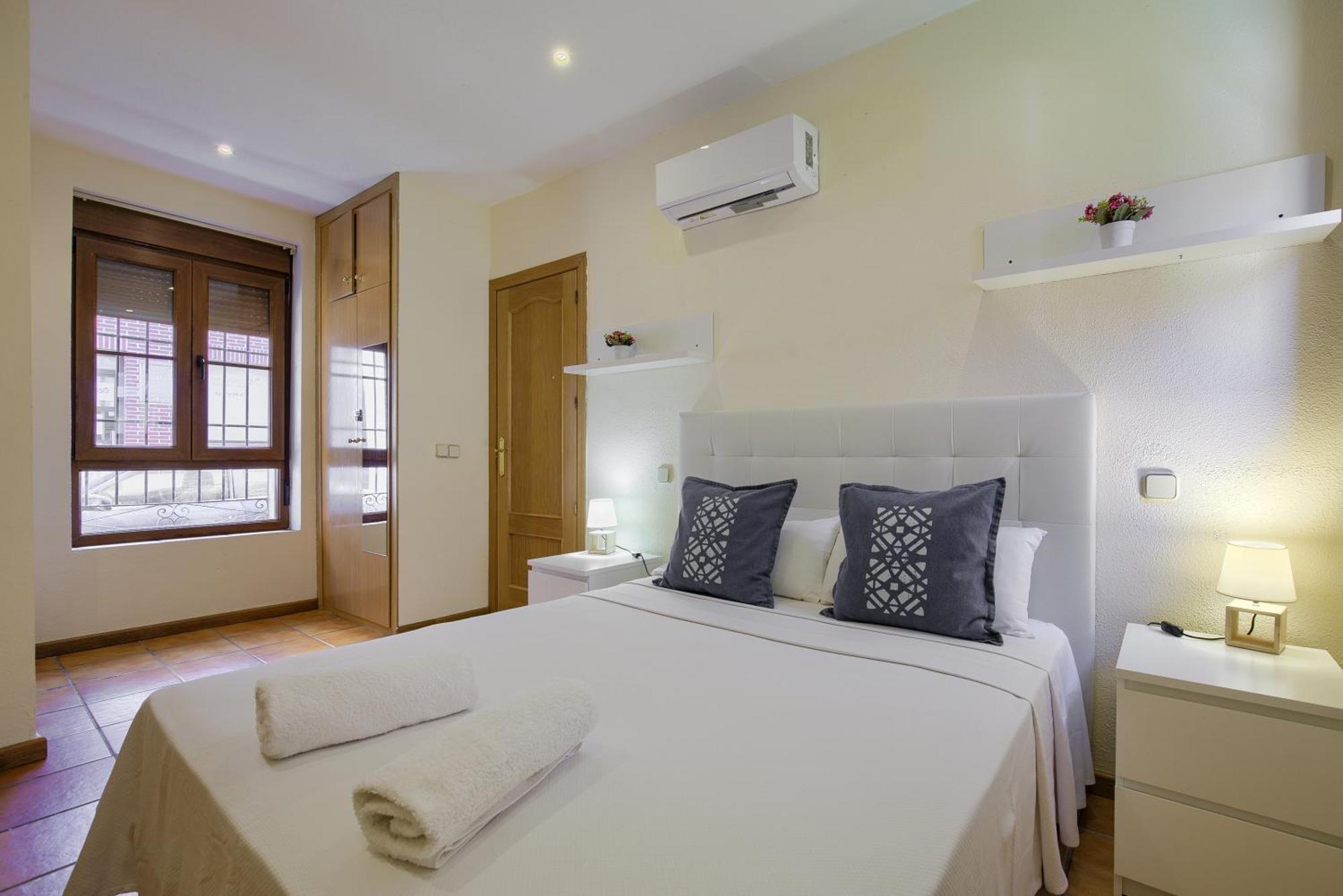Casona 44 - Apartamento Para 2 Con Wifi, Ac Y Patio Exterior Alcala de Henares Luaran gambar